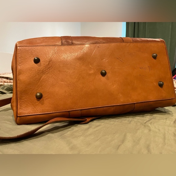 I medici Rustic Genuine Leather Duffle Bag - Picture 6 of 10